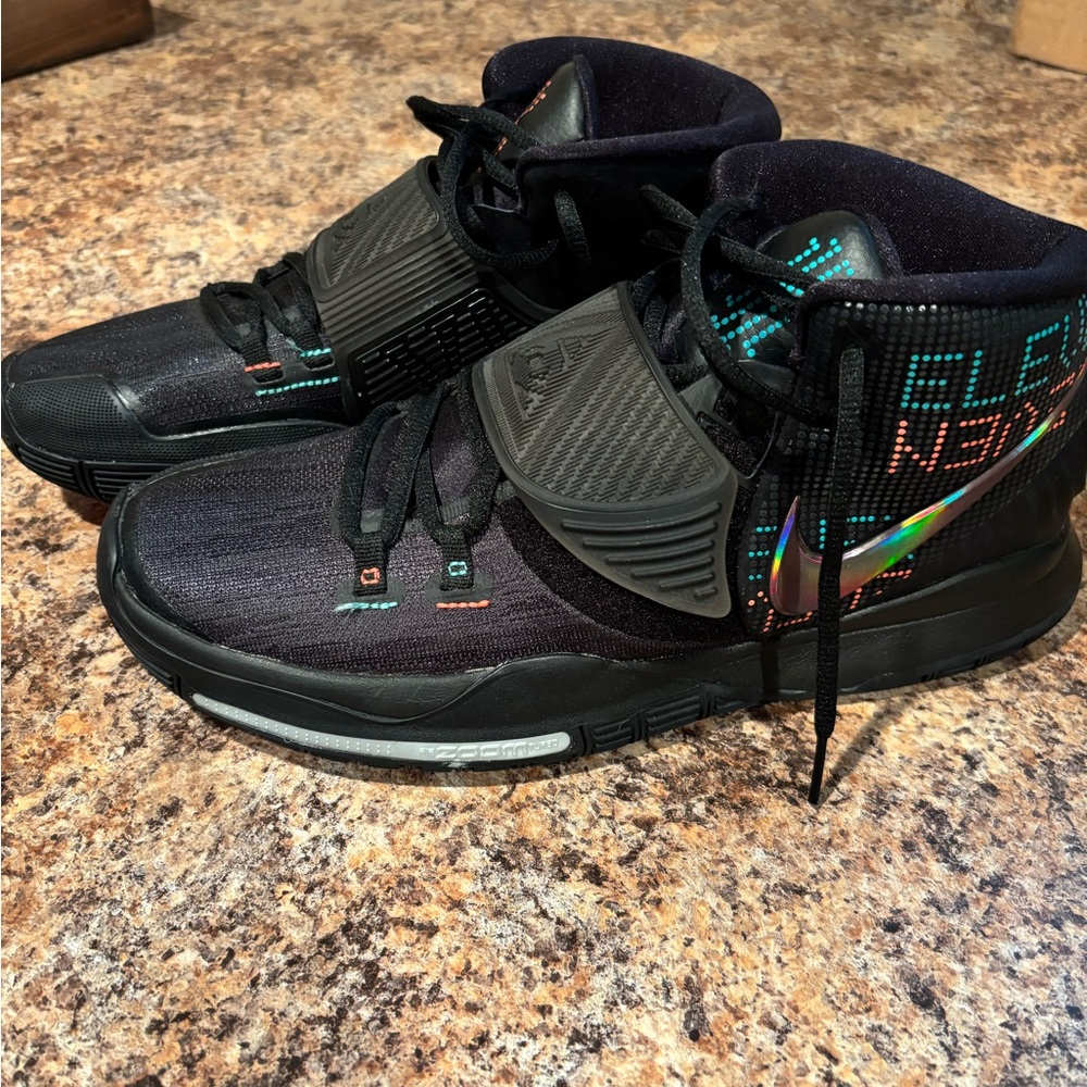 Kyrie Shot Clock 6 - Size 11 - Like new condition